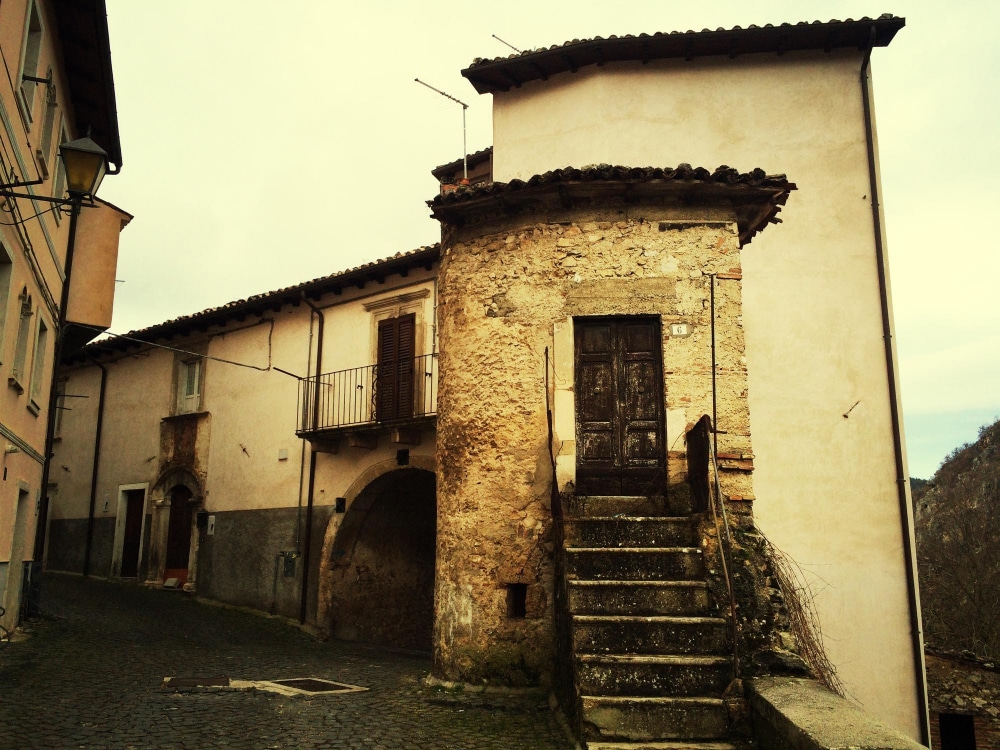 Cómo Reformar una Casa Antigua en Navarra: 8 Claves para el Éxito